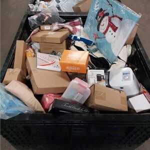 Small box AMAZON Walmart Target LIQUIDATION MYSTERY BOX Mystery self pull 10 pcs